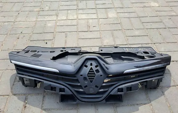 Renault Clio IV Front bumper upper radiator grill 622562397R
