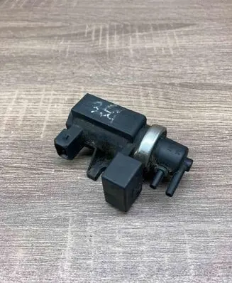 Volkswagen PASSAT B5 Turbo solenoid valve 68201