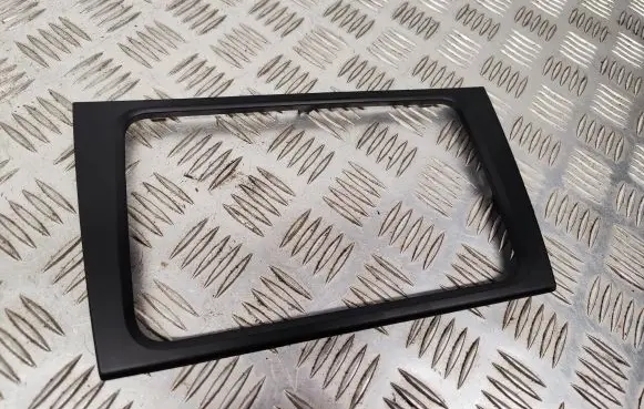 Radio/GPS head unit trim