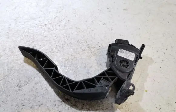 Audi A5 8T 8F Accelerator throttle pedal 8K1723523