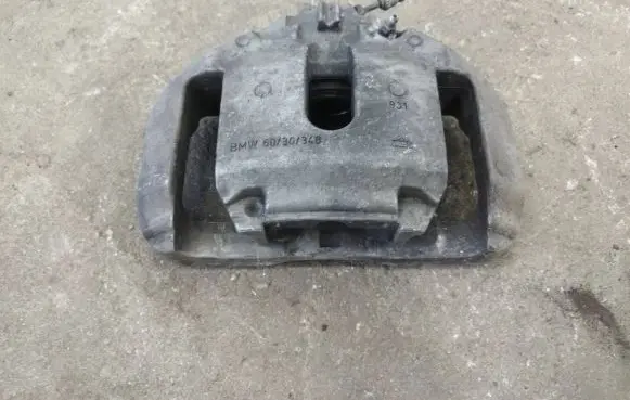 BMW 5 F10 F11 Front brake caliper 6030348