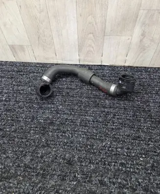 BMW 5 G30 G31 Engine coolant pipe/hose 8602626