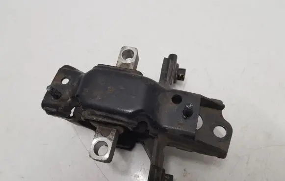 Skoda Fabia Mk2 (5J) Engine mount bracket 6Q0199555