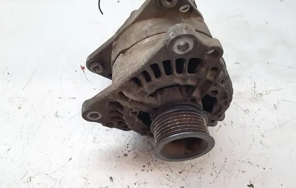 Volkswagen Golf IV Generator/alternator 028903028D 0124325003