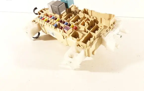 Toyota Corolla Verso AR10 Fuse module 892210F010 9008087031 9008087019