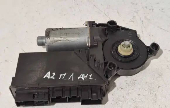 Audi A2 Front door window regulator motor 8Z2959801 5WK48720BBF 105080102