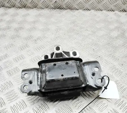 Audi Q3 F3 Engine mount bracket 5QA199555C