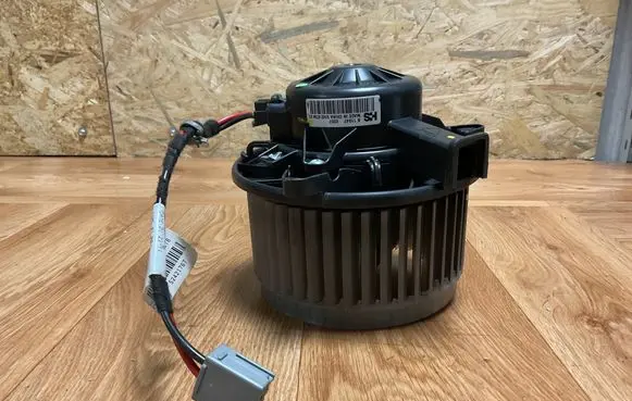 Opel Insignia A Heater fan/blower 5242673401 B11047 13263281