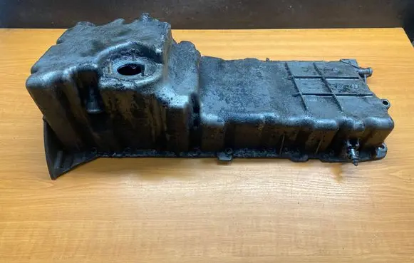 BMW 5 E39 Oil sump 2248645