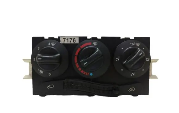 Mercedes-Benz A W168 Climate control unit 1688300385 Q094398