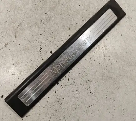 Mercedes-Benz ML W164 Front sill trim cover A1646803335