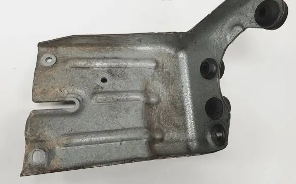 Volvo XC90 Radiator mount bracket