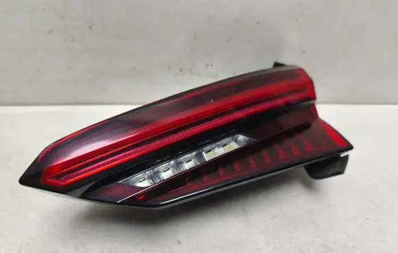 Audi A5 Tailgate rear/tail lights 8W6945094J
