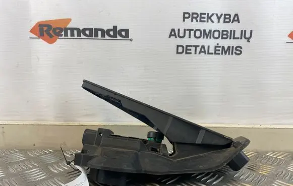 Volkswagen PASSAT CC Accelerator throttle pedal 1K2723503AJ