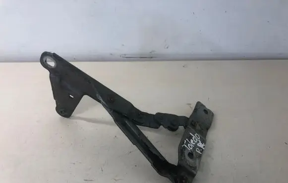 Seat Toledo III (5P) Engine bonnet/hood hinges 5P0823301B
