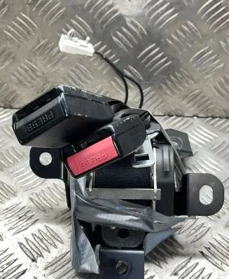 Nissan Qashqai Middle seatbelt (rear) 