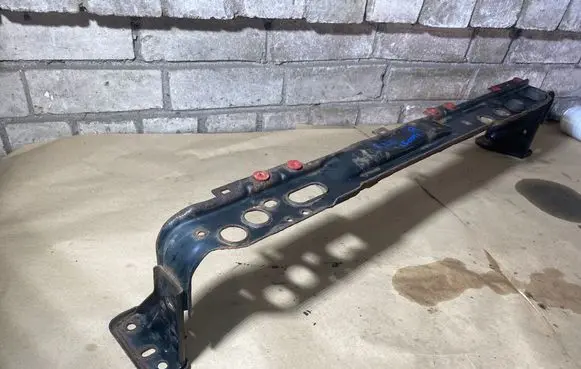 Ford Focus Bottom radiator support slam panel 8V618A297JH