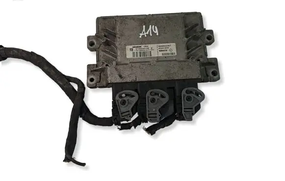 Renault Clio III Engine control unit/module 8200522357 8200510536 S120200105A