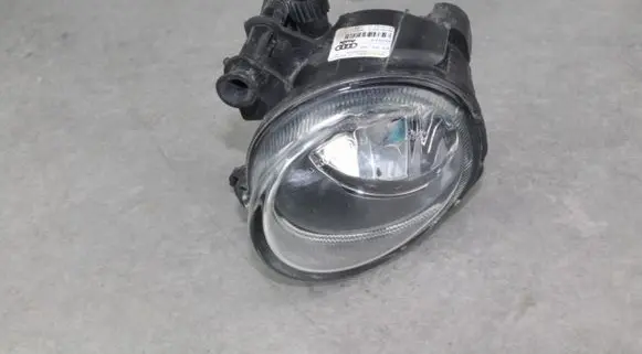 Volkswagen PASSAT CC Front fog light 8T0941700E