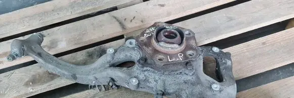 Front wheel hub spindle knuckle