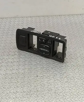 Toyota Avensis T250 Wing mirror switch 183575