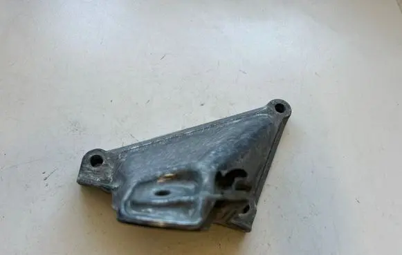 BMW 5 E60 E61 Engine mounting bracket 6769153