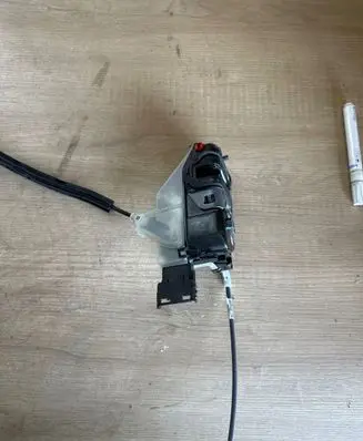 Opel Crossland X Rear door lock