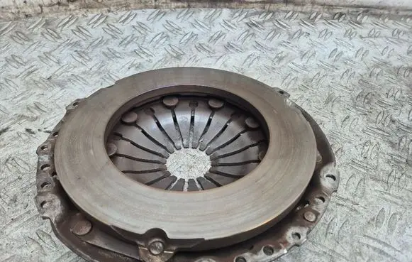 Volkswagen PASSAT B7 Pressure plate 03L141016J