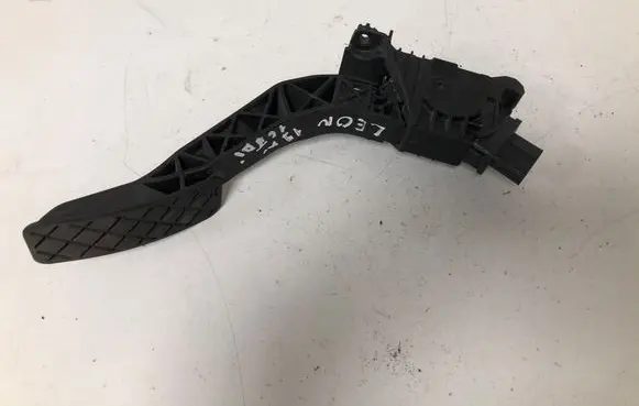 Seat Leon (5F) Accelerator throttle pedal 5Q2723503D