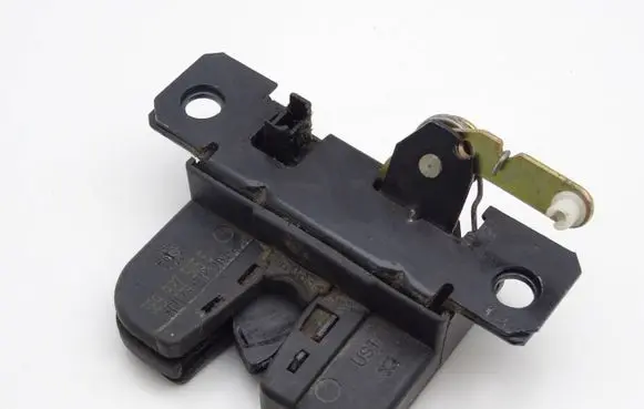 Volkswagen PASSAT B5.5 Tailgate/trunk/boot lock/catch/latch 3B9827505E