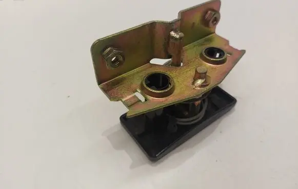 Loading door lock