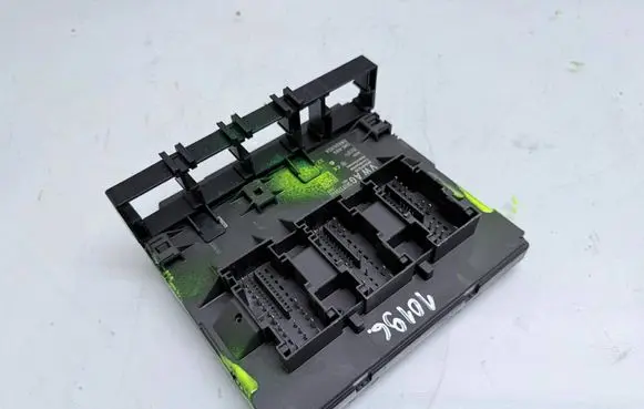 Volkswagen Tiguan Comfort/convenience module 5K0937084D