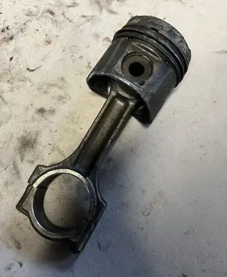 Renault Vel Satis Piston with connecting rod