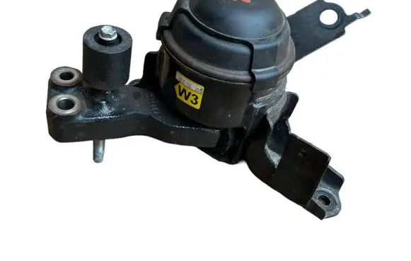Toyota Yaris Engine mount bracket