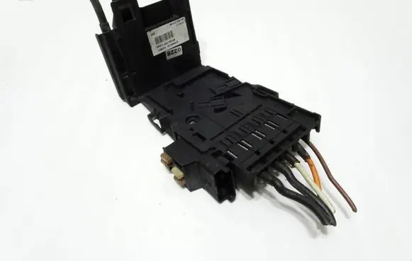 Peugeot 308 Fuse module 28236841 SW06A HW09A