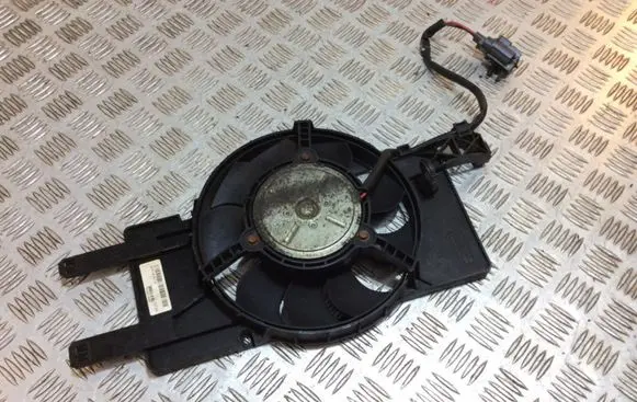 Ford Focus Radiator cooling fan shroud BV618C607SC