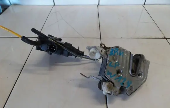 Mercedes-Benz E W124 Front door lock