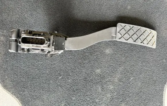 Volkswagen T-Roc Accelerator throttle pedal 5Q1723503L 6PV010621