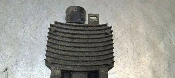 Volvo XC70 Fan control module 940004202