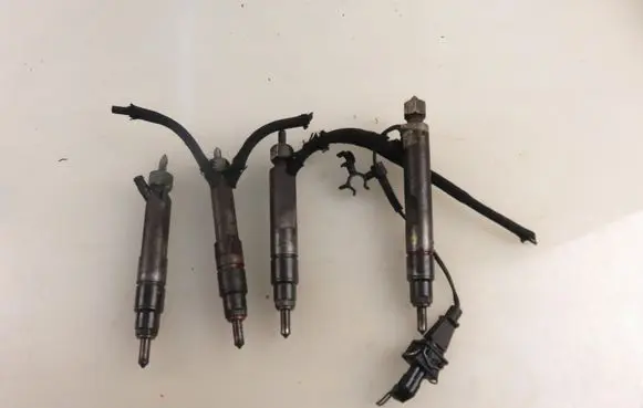 Volkswagen Golf IV Fuel injectors set 038130201G 038130201F