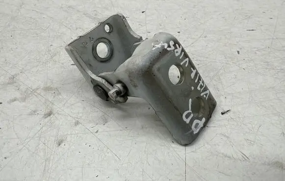 Peugeot 3008 II Front door upper hinge