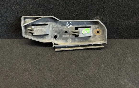 Volkswagen PASSAT B5.5 Front bumper mounting bracket 3B0807184E