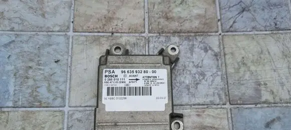 Peugeot 207 CC Airbag control unit/module 966359328000 0285010111