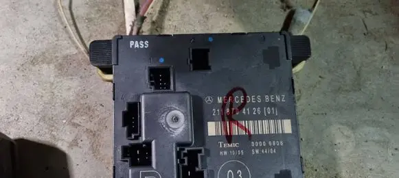 Mercedes-Benz E W211 Door control unit/module 2118704126 00006806