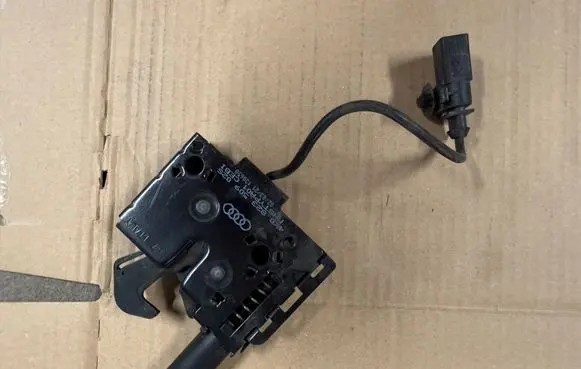 Seat Leon IV Engine bonnet/hood lock/catch 4K0823509