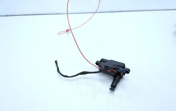 Audi A6 C7 Fuel tank cap lock motor 