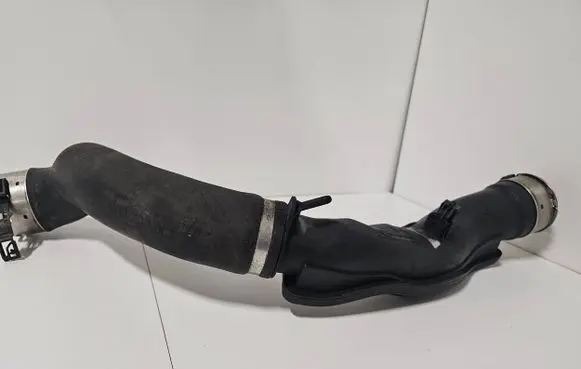 BMW 5 F10 F11 Intercooler hose/pipe 11617809834