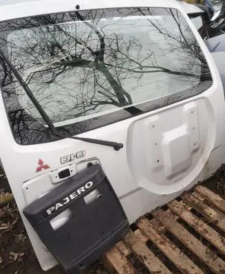 Mitsubishi Pajero Tailgate/trunk/boot lid