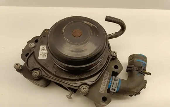 Mercedes-Benz C W204 Water pump A6512006301