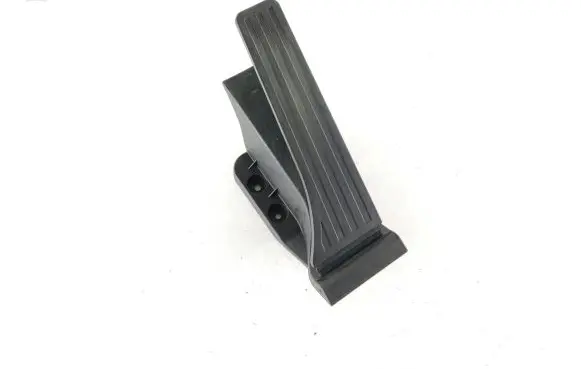 Mercedes-Benz E W212 Accelerator throttle pedal A4513000000 1015 120514